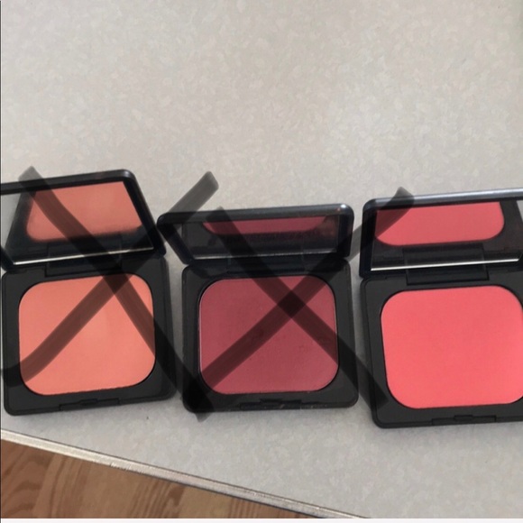 Kay Von D Blushes - Picture 1 of 2